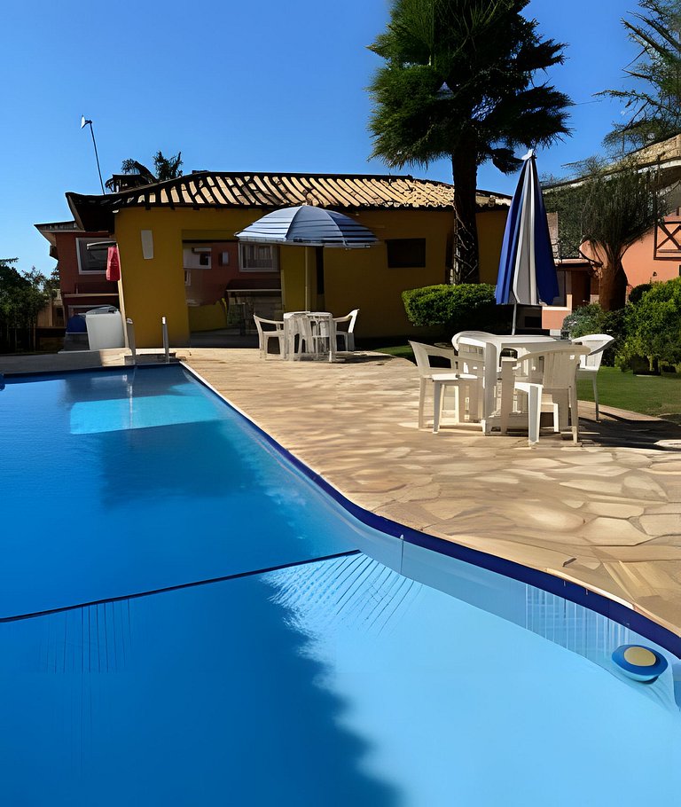 Charmosa casa em Condominio