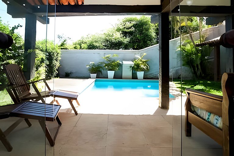 Formidável Casa com Piscina em Cond.