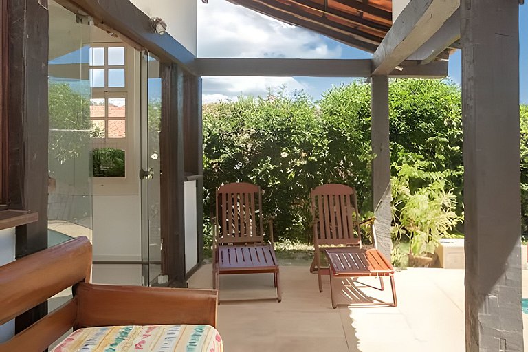 Formidável Casa com Piscina em Cond.