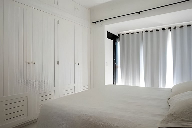 Formidável Casa com Piscina em Cond.