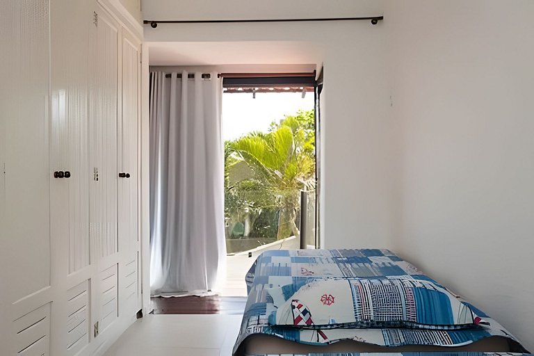 Formidável Casa com Piscina em Cond.