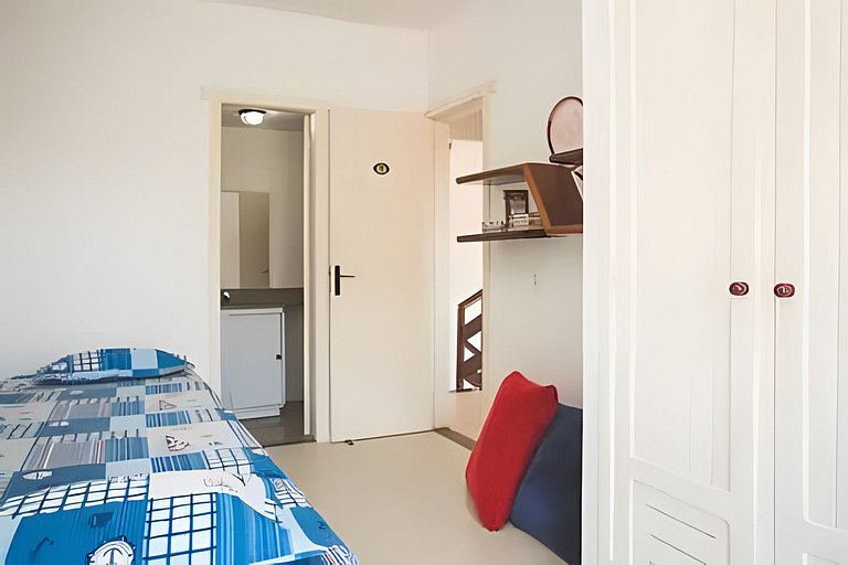 Formidável Casa com Piscina em Cond.