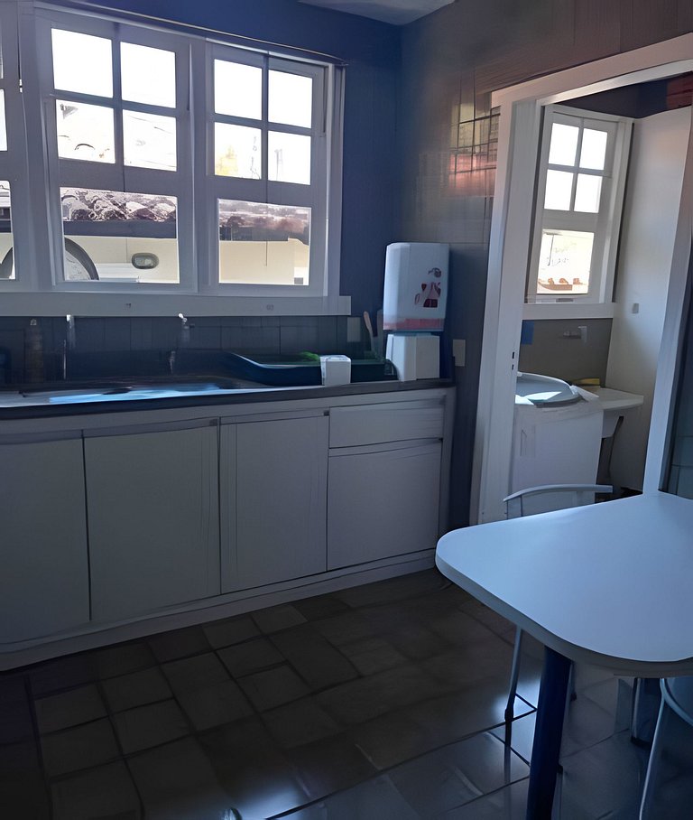 Formidável Casa com Piscina em Cond.