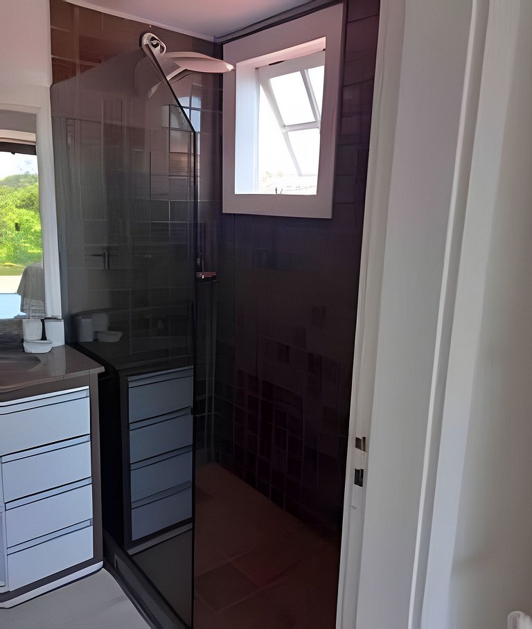 Formidável Casa com Piscina em Cond.