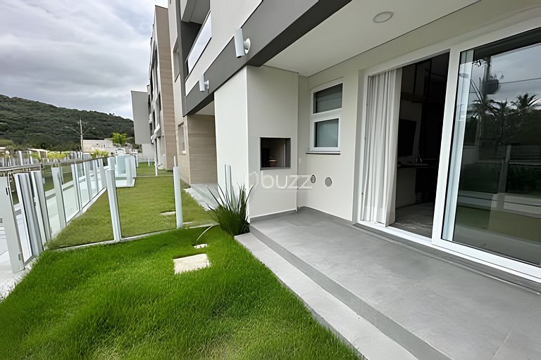 Garden com Churrasqueira em Condomínio com piscina