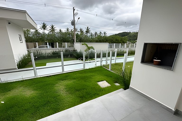 Garden com Churrasqueira em Condomínio com piscina