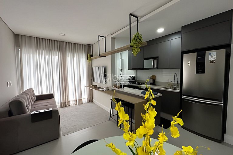 Garden com Churrasqueira em Condomínio com piscina