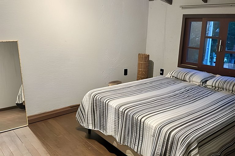 Uma Casa na Praia do Rosa com Jacuzzi