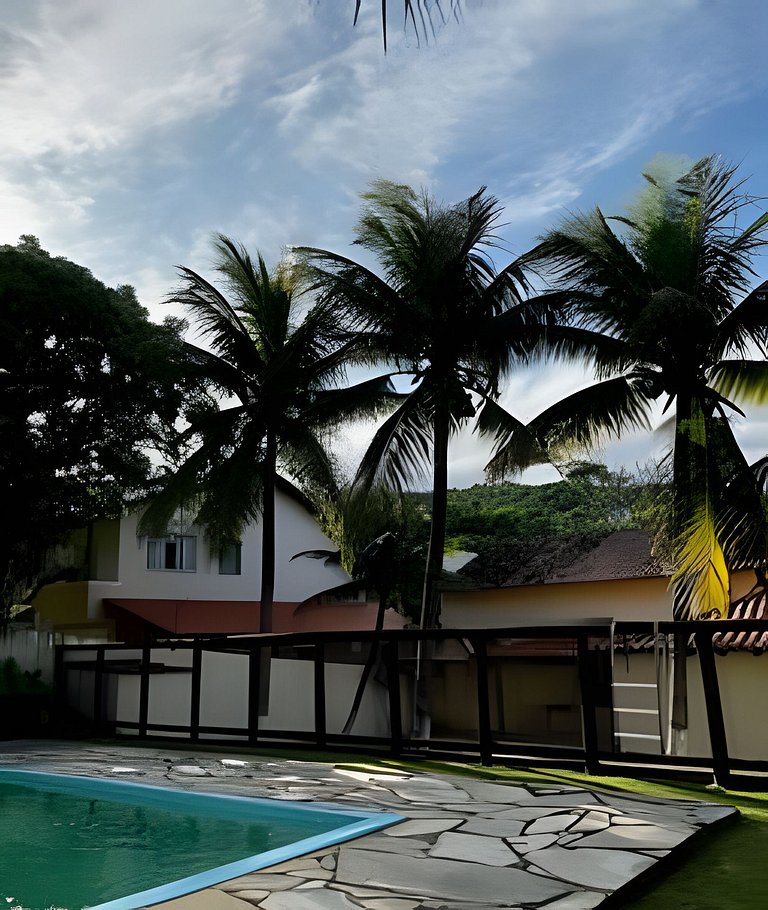 Fabulosa Casa em Cond. próximo a Rua das Pedras