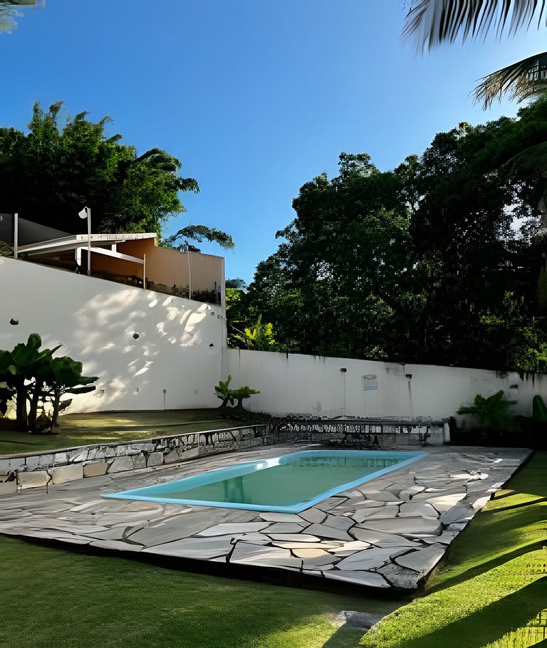 Fabulosa Casa em Cond. próximo a Rua das Pedras