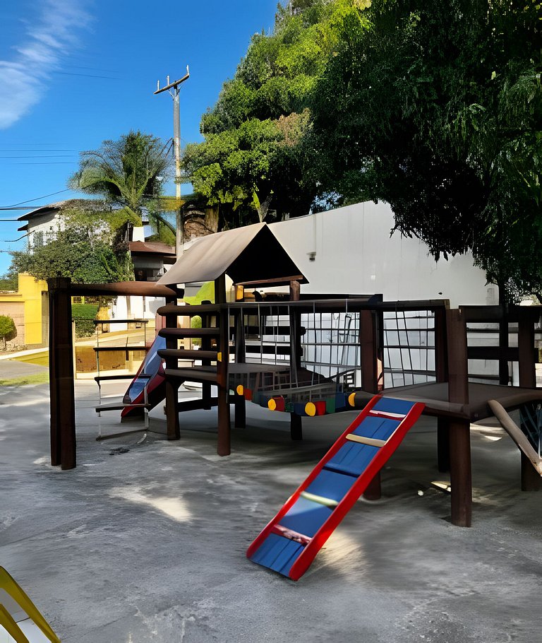 Fabulosa Casa em Cond. próximo a Rua das Pedras