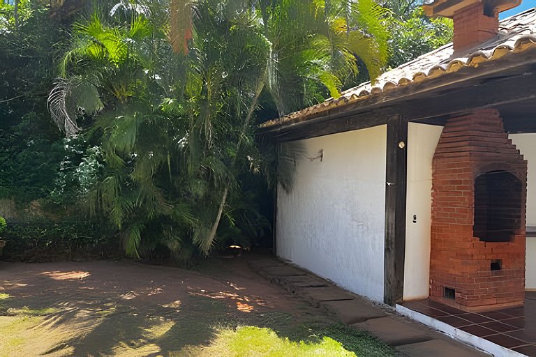 Fabulosa Casa em Cond. próximo a Rua das Pedras