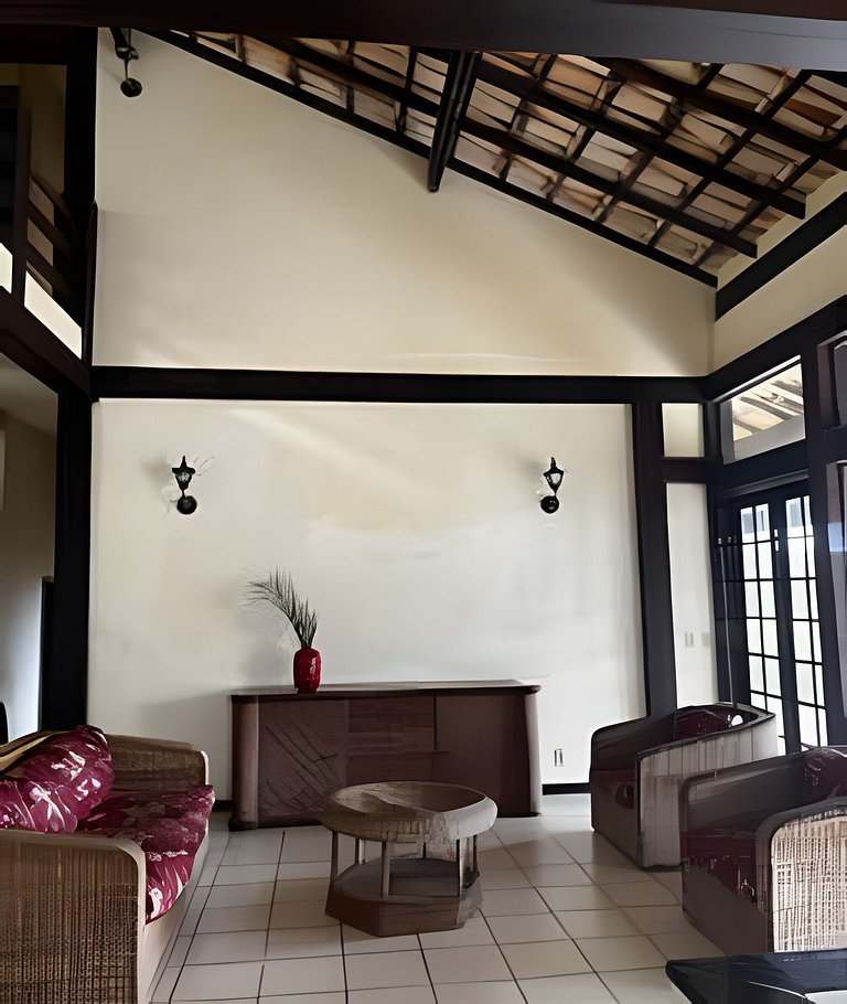 Fabulosa Casa em Cond. próximo a Rua das Pedras