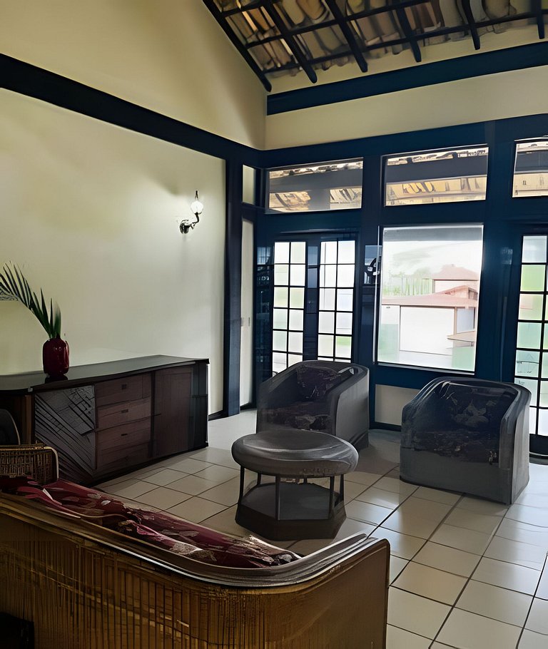 Fabulosa Casa em Cond. próximo a Rua das Pedras