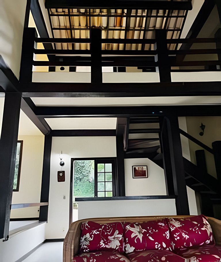 Fabulosa Casa em Cond. próximo a Rua das Pedras