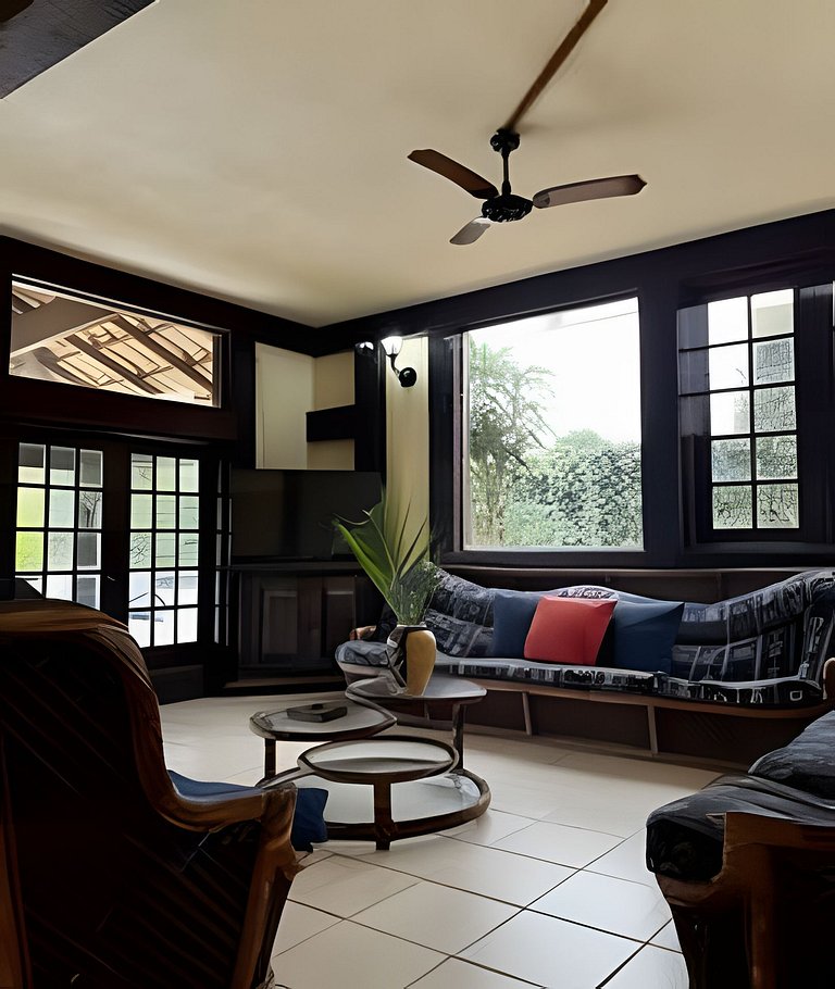 Fabulosa Casa em Cond. próximo a Rua das Pedras