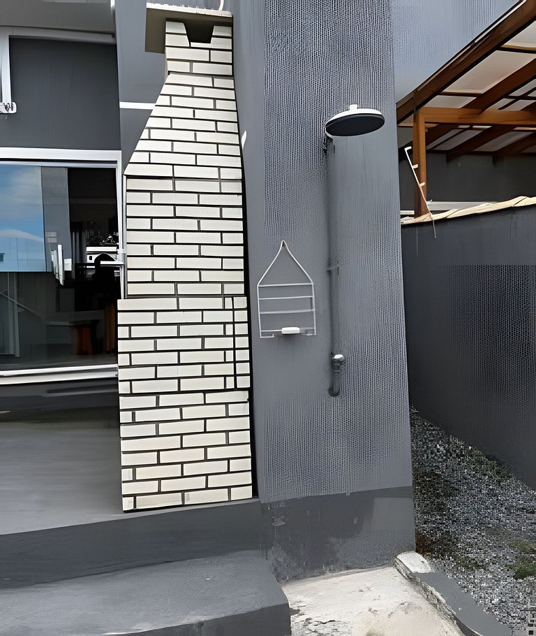 Casa de 2 suites com piscina e churrasqueira