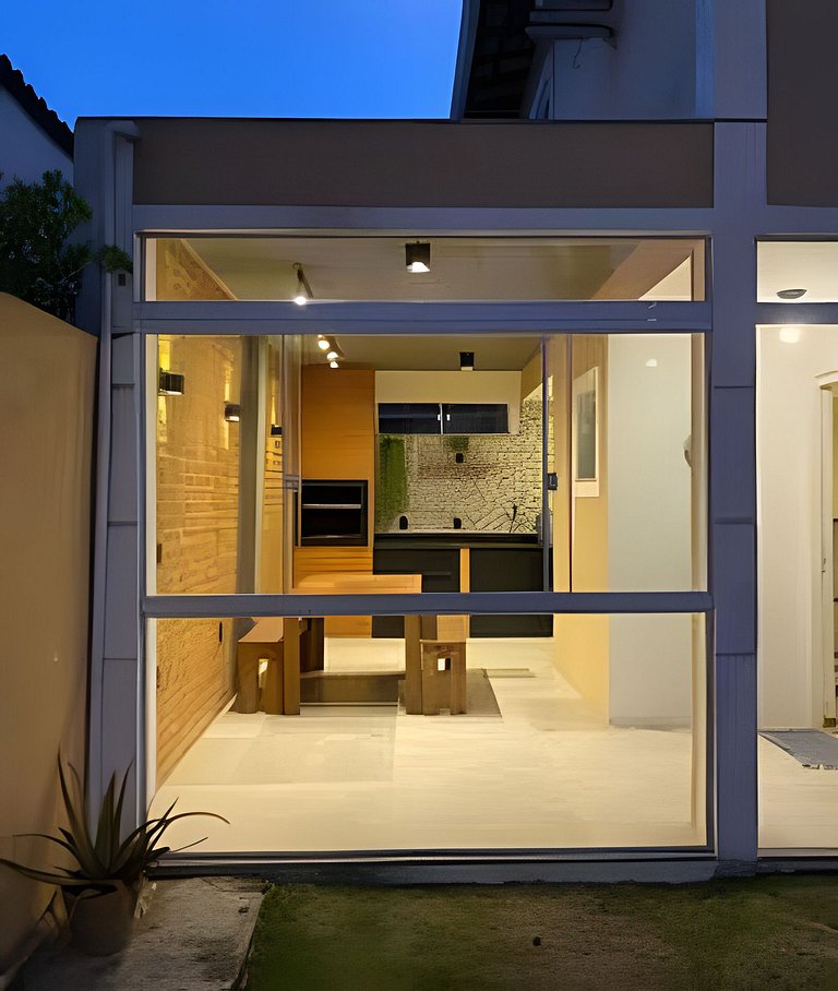 Bela Casa em Cond. de Frente para a Praia Rasa