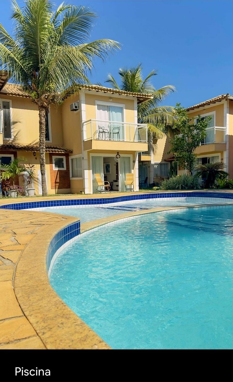 Amavel Casa em Cond. de frente para a Praia Rasa