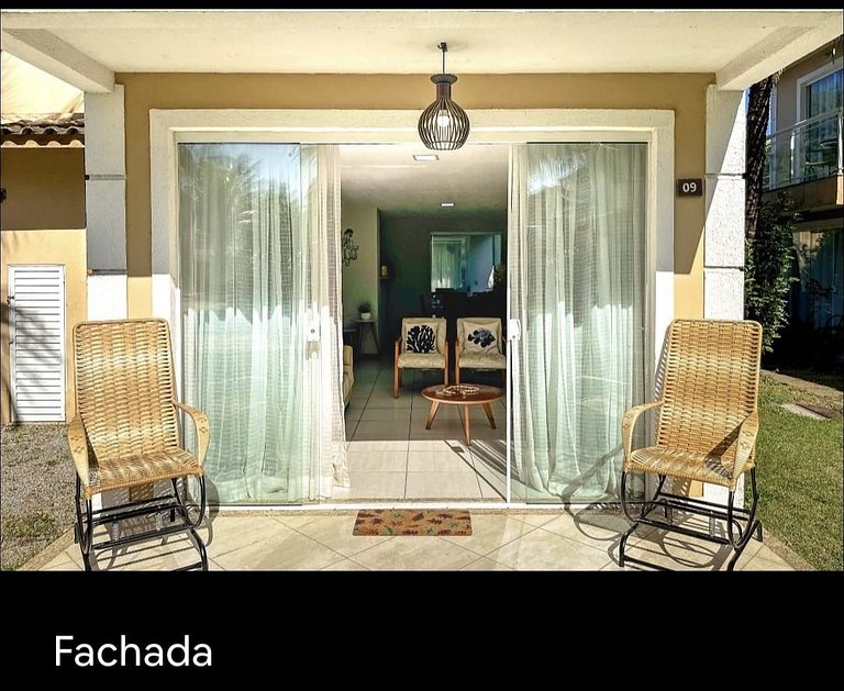 Amavel Casa em Cond. de frente para a Praia Rasa