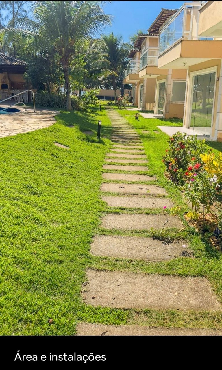Amavel Casa em Cond. de frente para a Praia Rasa