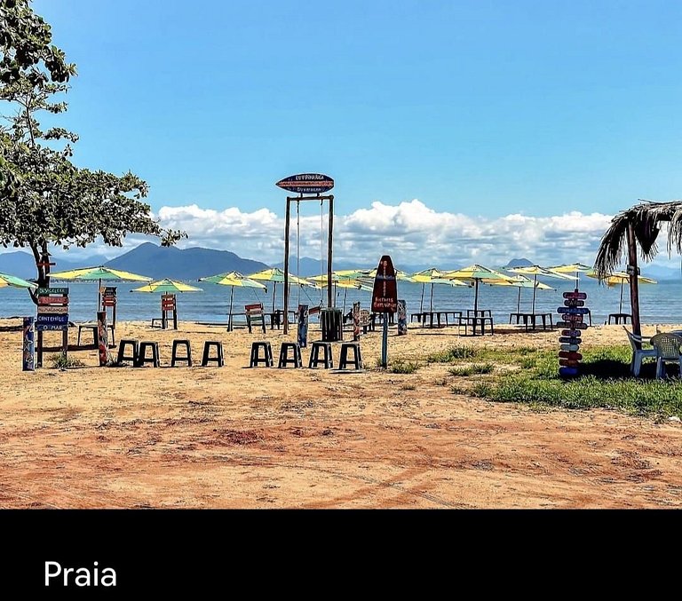 Amavel Casa em Cond. de frente para a Praia Rasa