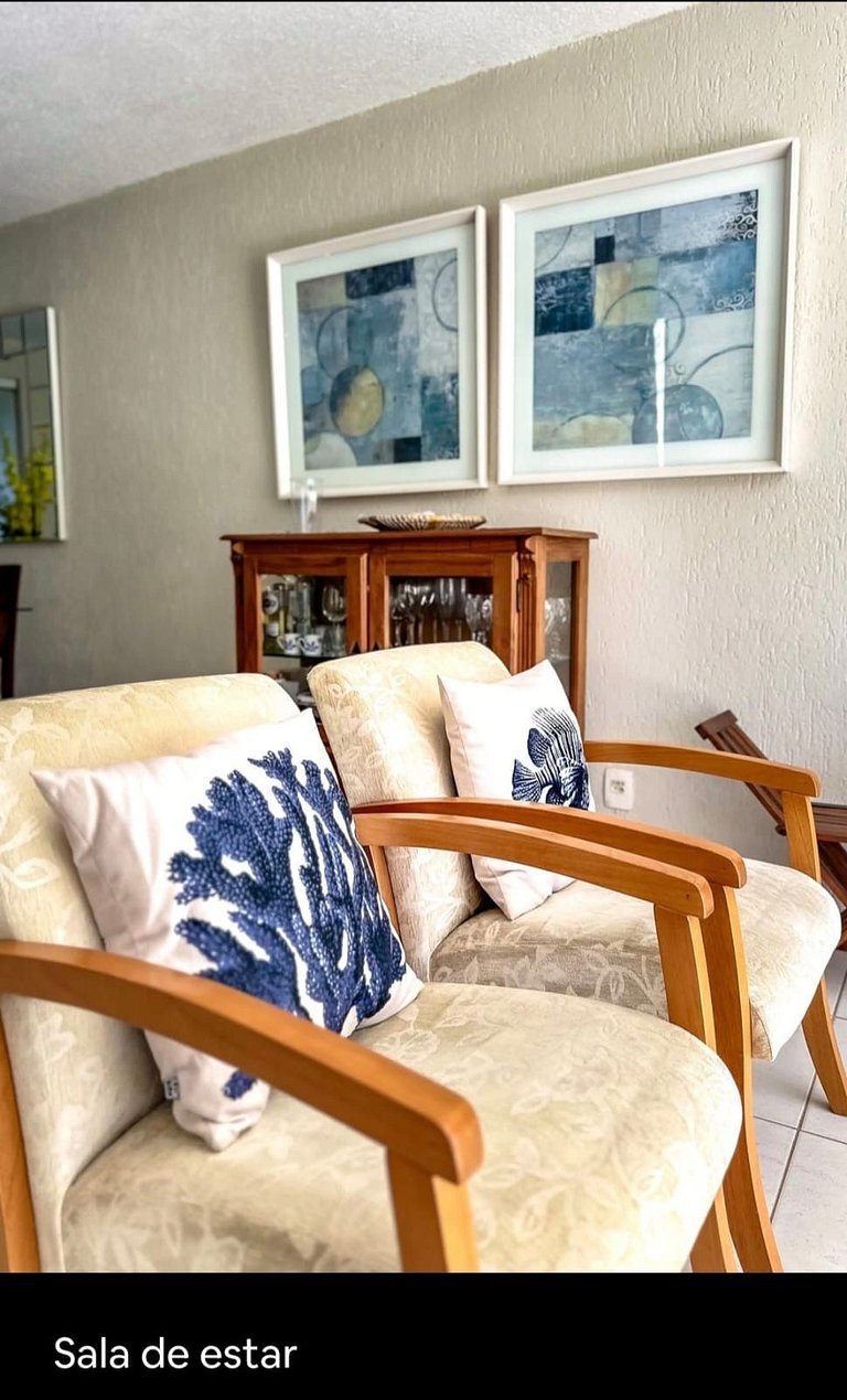 Amavel Casa em Cond. de frente para a Praia Rasa