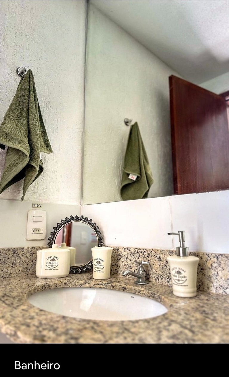 Amavel Casa em Cond. de frente para a Praia Rasa