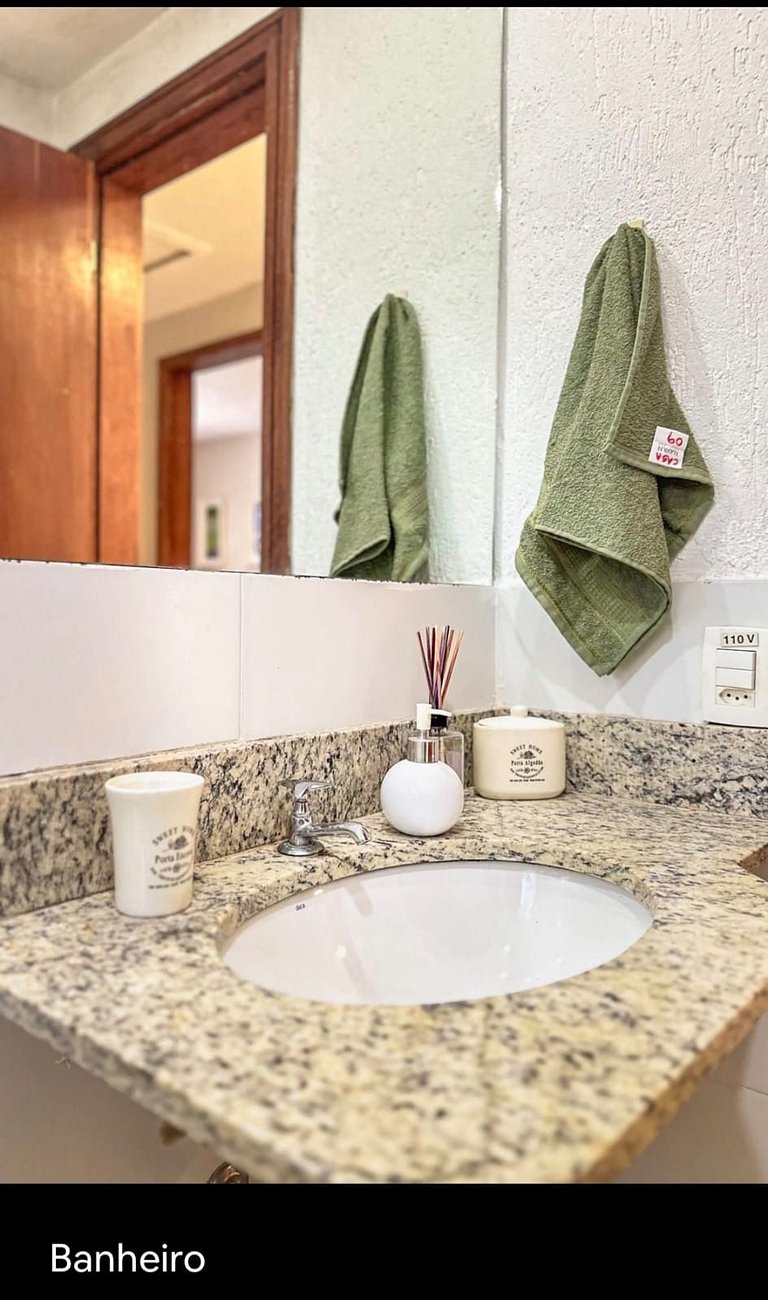 Amavel Casa em Cond. de frente para a Praia Rasa