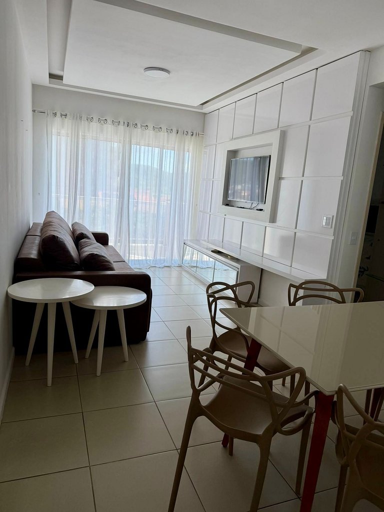 Apto Completo 2 quartos na Rua Principal